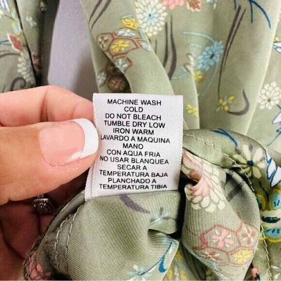 Love Tree Los Angeles Cold Shoulder Floral Birds Top - Small - Picture 9 of 9